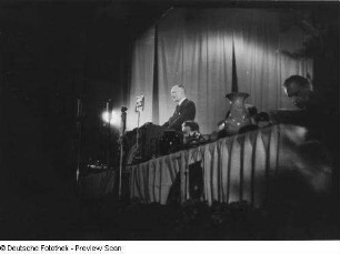 Hennecke, Adolf : Erfurt, 2. Jungaktivistenkongress, Mikrofone