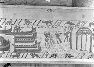 Der Teppich von Bayeux — 30. Szene: Die fertigen Schiffe werden mit Hilfe von Tauen und einer Winde zum Meer gezogen
