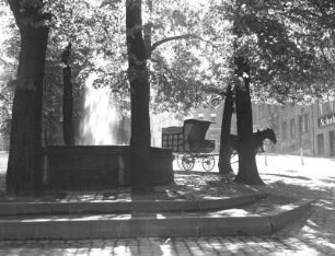 Auerbach. Markt. Blick über den Marktbrunnen nach Osten