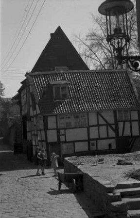 Langenberg: Altes Fachwerkhaus, Vordergrund Laterne