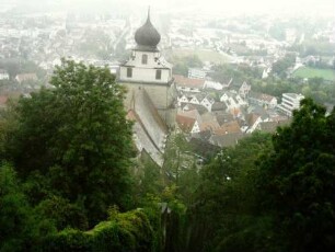 Stadtbild-Ansicht von Osten (vordere Burg) nach Westen mit Stiftskirche über der Hauptstadt in Übersicht