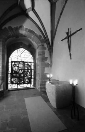 Lörrach: Taufkapelle im Turm der evangelischen Stadtkirche mit Fenster