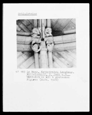 Schlussstein mit vier grotesken Figuren