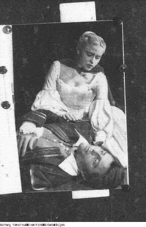 Dresden, Besuch und Auftritt des französischen Schauspielers Gérard Philipe als Hauptdarsteller, März 1955 (sowie Reproduktionen aus Programmheft). Fotoserie anläßlich des Gastspiels des Pariser Théâtre National Populaire (TNP) mit "Ruy Blas" von Victor Hugo im Großen Haus der Staatstheater Dresden, 19. März 1955