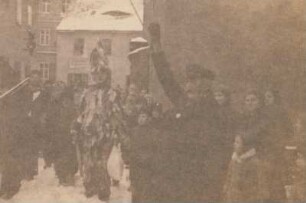 Elbschiffer, Schifferfest in Königstein, Festzug, der Vorstand bringt ein Hoch aus auf einen verdienten Schiffer vor dessen Haus