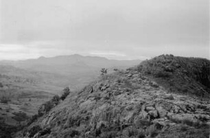 Blick vom Tullu-Mao auf Tullu Konki und Tullu Wallel (Äthiopienreise 1937/1938 - 7. Flugreise nach Dembi Dolo und Ausflüge ins Umland)