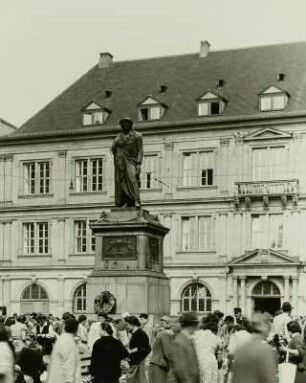 Friedrich Schiller : Stuttgart, Schllerplatz mit Schillerdenkmal