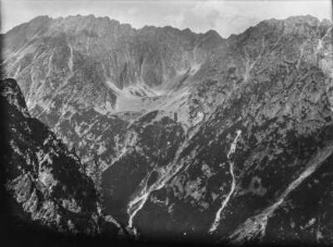 Im Gebirge : Blick über ein Gebirgstal