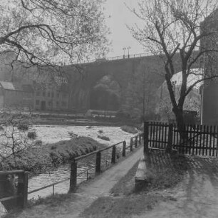 Bautzen : Bautzen. Weg unterhalb der Friedensbrücke an der Spree