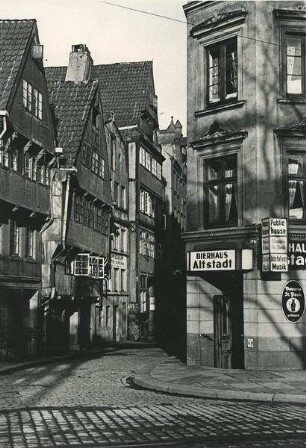 Straßenecke mit Bierhaus, Hamburg-St. Pauli
