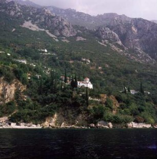 Griechenland, Athos, Skiti Agia Anna, Eremitensiedlung an der steilen Südküste des Heiligen Berges