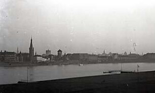 Grund, Peter; Düsseldorf; Stadtansichten - Blick auf Stadtansicht