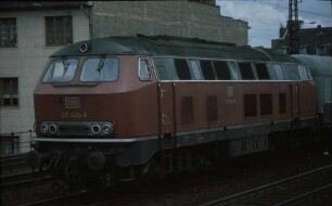 Köln Hbf. Lok 215 049 Eilzug Bnb-Wagen B4yg-Wagen