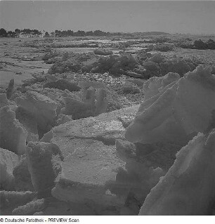 Eisschollen am Strand von Hiddensee