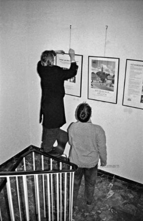 Ausstellung "Schleswig-Holstein. 50 Jahre Land": Aufbau im Foyer des Kreistagssitzungssaals