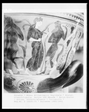 Krater, schwarzfigurig, Satyrn und Mänade