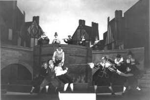 Die lustigen Weiber von Windsor. Schauspiel von William Shakespeare nach der Übersetzung von Baudissin. Staatsschauspiel Dresden, Dresdner Erstaufführung 03.10.1929 mit Musik von Arthur Chitz : Szenenbild