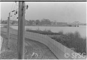 Mauerfall, Potsdam, Ufer Park Babelsberg, Blick in Richtung Glienicker Brücke.