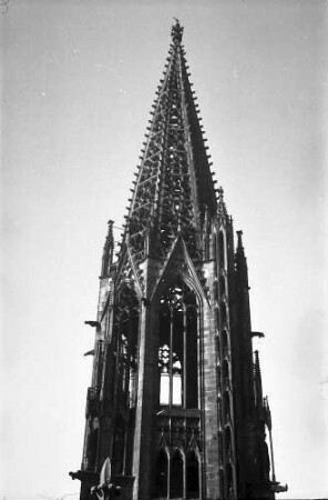 Freiburg: Außen, Turm und Fiale