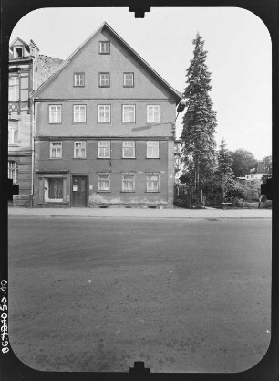 Schmalkalden, Auer Gasse. Wohnhaus mit Laden. Straßenfront
