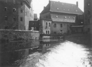 Abb. 10: Döbeln. Wehr der Freiberger Mulde mit Staupitzmühle (Getreidemühle) : Fotoalbum zum 3. Heimatfest der Stadt Döbeln vom 8. bis 10. Juni 1935. Mit Stadtmotiven und historischem Festumzug