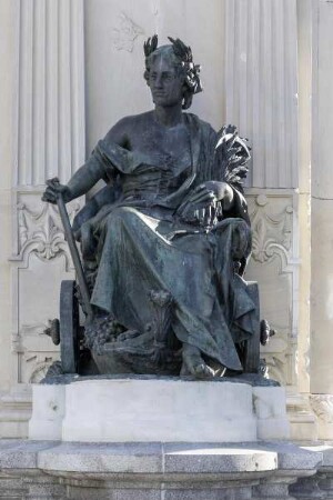 Monument für Alfons XII. von Spanien — Sitzfigur