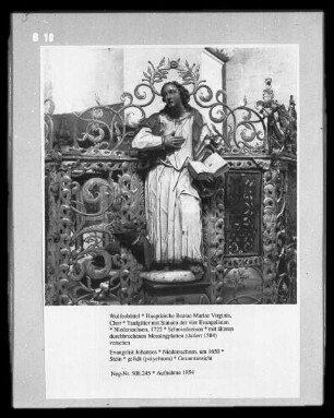 Taufgitter mit Statuen der vier Evangelisten — Evangelist Johannes