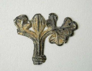 Pilgerzeichen(?)-Fragment eines Pflanzenornaments, wohl von der Bekrönung eines Drei-Königs-Krönchen