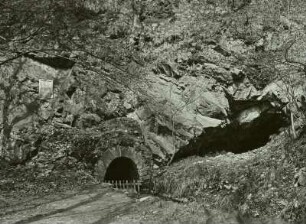 Osterzgebirge, Bobritzschtal, Grabentour, Mundloch einer Felsrösche