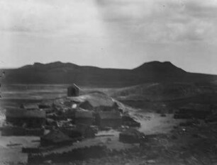 Blick über Salamansa : Blick von der Küste über die Halbinsel und das Dorf Salamansa. Im Hintergrund Vulkane.
