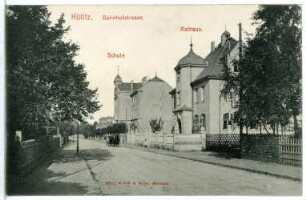 Kötitz. Bahnhofstraße mit Schule und Rathaus