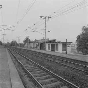 Dresden-Cotta. Haltepunkt Dresden-Cotta (um 1900). Empfangsgebäude. Blick über die Gleise (Richtung Cossebaude)