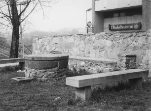 Nieder-Brunnen; Frankfurt, Im Mainfeld 42 (Schwanheimer Straße)