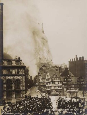 "Brand der Michaeliskirche am 3. Juli 1906, Einsturz des Turmes" aus der "St. Michaelis Gedächtnismappe"