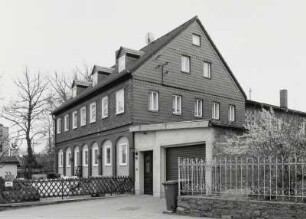Neugersdorf, Umgebindehaus : Neugersdorf. Wohnhaus mit Ladeneinbau (Ende 19. Jahrhundert), Heinrich-Heine-Straße 16. Straßenansicht
