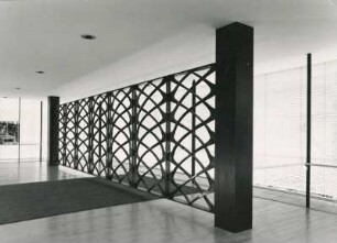 Abteilung Handwerk im Deutschen Pavillon, "Expo" 1958: Gitterwand von Fritz Kühn