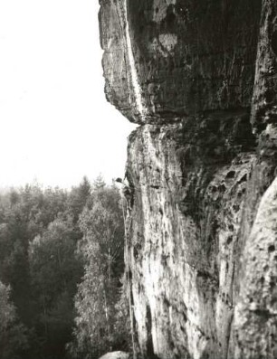 Sächsische Schweiz. Schrammsteine, Falkenstein. Seilschaft Karlheinz Gonda an der Westkante (VIIc)