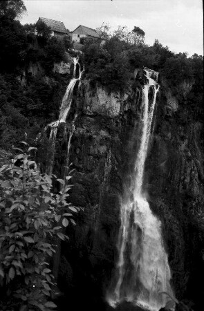 Plitwitzer Seen: Wasserfall, oben Mühle