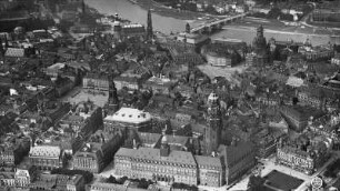 Dresden-Altstadt. Stadtzentrum. Luftbild-Schrägaufnahme von Süden
