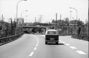 Freiburg: Verkehr Richtung Zubringer Mitte, Eisenbahnbrücke