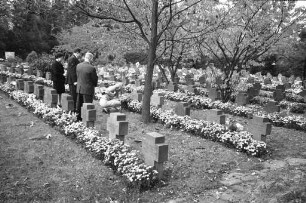Allerheiligen - Besuch auf den Friedhöfen