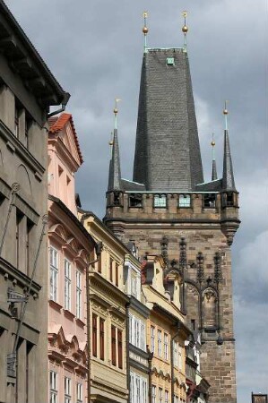 Prag - Turm auf der Karlsbrücke : Turm auf der Karlsbrücke, Blick von der Kleinseite. Aufgenommen 2004 in Prag