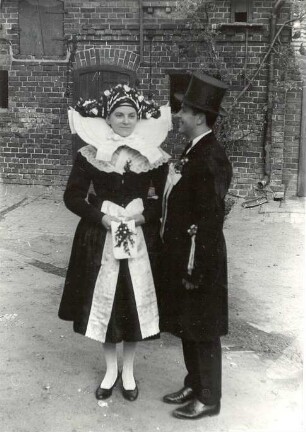 Braut und Bräutigam aus Kunersdorf : Kleidung - niedersorbische Tracht. Ort: Kósobuz / Kunersdorf. Braut und Bräutigam.