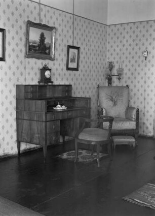 Biedermeierzimmer mit Schreibsekretär