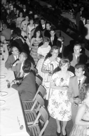 9. Tagung 1959 Physiker; Studentenabend Stadthalle Lindau: Polonaise von oben