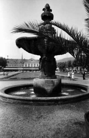 Bad Dürkheim: Kuranlagen mit Brunnen und Casino