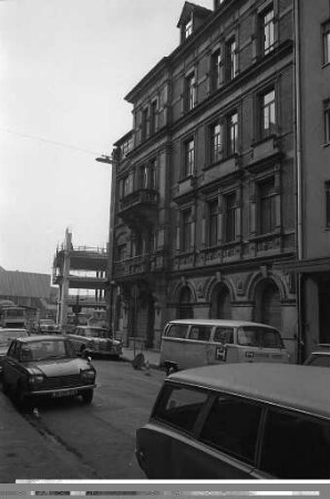 Abriss des Hauses Kreuzstraße 28 für ein späteres Erweiterungsgebäude des im Bau befindlichen Postscheckamts