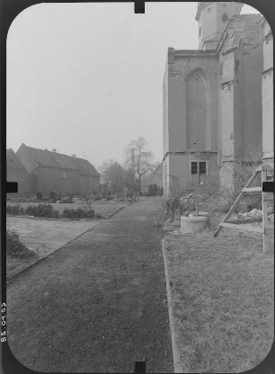 Schönwölkau-Wölkau-Kleinwölkau. Pfarrkirche (1676-1688, Gewölbeeinsturz 1969). Südseite von Osten