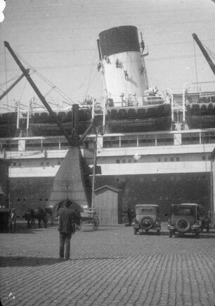 Schiff im Hafen (Lateinamerika-Aufenthalte 1928/1942 – 1. Chile 1928)