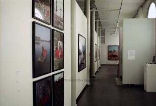 Kulturzentrum Marstall: Ausstellung "Die Rote Couch" von Horst Wackerbarth
